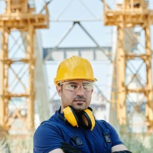 Kit profesional de protección para obra civil (casco, guantes y gafas)